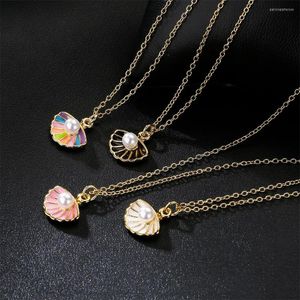 Collares colgantes COMPRAR Diseño único Goteo de aceite Lindo Concha Perlas de imitación Color oro Collar de cadena de cobre para mujeres Joyería de fiesta