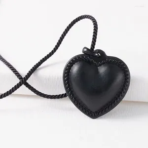 Pendentif Colliers Bijoux De Mode Tempérament Doux Irrégulier Couleur Noire Fil PU Coeur Collier Pour Femmes Accessoires