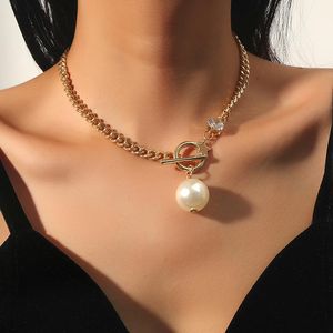 Pendentif Colliers Mode Collier de perles Femmes Twisted Clavicule Chaîne Rétro Niche Courte Collier De Fête Bijoux AccessoiresPendentif