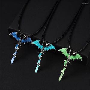 Pendentif Colliers Tendance De La Mode Dragon Volant Épée Collier Bijoux Pour Hommes Lueur Dans Le Noir Halloween