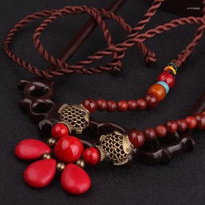 Collares pendientes Moda Vintgae Viento chino Étnico Collar largo Flores rojas Sándalo Piedras antiguas hechas a mano