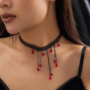 Collares colgantes Collar de cristal de gota de sangre roja gótica para mujeres Vintage Dark Hollowed Lace Figura Borla Gargantillas Accesorios Moda