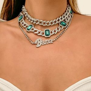 Collares pendientes Conjunto de tendencias de hip-hop Collar lleno de diamantes de imitación Letras geométricas Gemas verdes Joyería de cadena cubana para mujeres Fiesta al por mayor