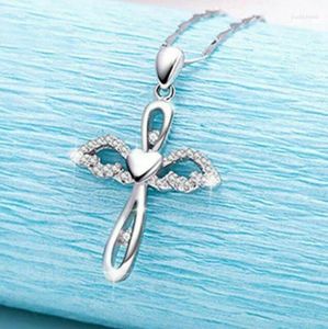 Colliers de pendentif Bijoux de conception de luxe pour les femmes Love Heart Angel Wing Cross Cumbic Zirconia Collier Saint Valentin Cadeau