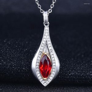 Pendentif Colliers De Luxe Vintage Ton De Remorquage Plaqué Marquise Cristal Rouge Pour Les Femmes Briller CZ Pierre Incrustation Bijoux De Mode Cadeau De Fête