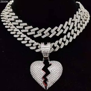Colliers pendentifs pour hommes et femmes Hip Hop Ice Sparkling Heart Shaped Pendant Necklace avec 13mm Miami Cuban Chain Necklace Fashion Hip Hop Jewelry 230704