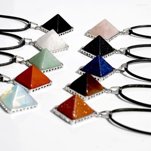Collares colgantes Mini collar piramídico para hombres Mujeres piedras naturales Obsidiana Negro Tigre Ojo Reiki Regalización de joyería de cristal