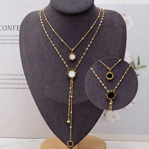 Colliers pendentifs Le plus récent collier de chaîne pour femmes de créateur pendentif de trèfle de feuille longue double face noir blanc bijoux automne et hiver