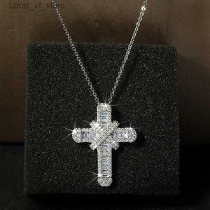Colliers pendants populaires Hip Hop / Rock Jewelry 925 Silver pour Lady Zircon Cross Collier Jesus Hip-Hop Chain Bridal Wedding H240426