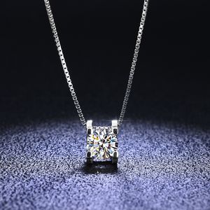 Pendentif Colliers QUKE Real Square Collier D Couleur VVS1 Lab Diamonds 925 Sterling Silver pour les femmes de mariage Fine Jewelry PE032 230307