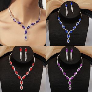 Collares colgantes Rojo Azul Amatista Conjunto de joyas de dos piezas Diamante Cristal Nupcial Collar de boda Pendientes Traje Banquete Vestido Collar