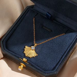 Collares colgantes Romántico Francés Ginkgo Biloba Collar de cristal para dama Cadena de oro delicada Flor Hoja Mujer 231011
