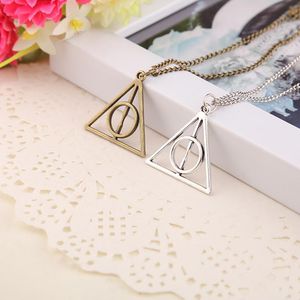 Pendentif Colliers Triangle Collier Film Deathly Hallows Bijoux à la mode Longue chaîne 3 couleurs