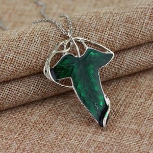 Colliers pendants Collier de feuilles vert elf