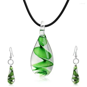 Collares colgantes Waterdrop Espiral Hoja Lampwork Murano Glass Art Collar Mujeres Conjunto de joyería