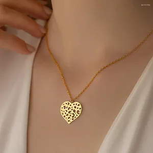 Pendentif Colliers Collier personnalisé pour femmes Collier creux en forme de coeur pour couples Bijoux Cadeaux de mariage de mode en gros