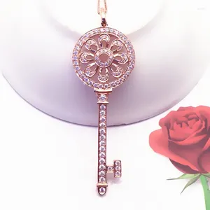 Pendants plaqués 14K rose Gol Crystal rond Flower Key Pendentif Neckce for Woman Fashion Wedding Jewelry Girlfriend