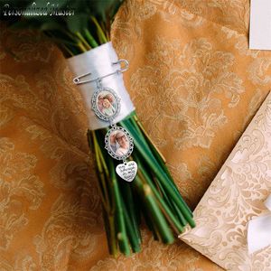 Pin de broche maître personnalisée pour femmes Bouquet de mariage personnalisé PO charme vintage robes de corsage de cardigan boutons 240412