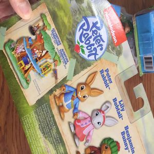 Freessipping Peter Rabbit avec ses amis Children's House Plastic Doll Touet assez spécial Toys 207T