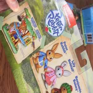 Freessipping Peter Rabbit avec ses amis Children's House Plastic Doll Toy assez spécial Toys 299