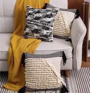 Almohada a mano tejida de color negro beige para el hogar cubierta de bordado gris con estampas de estuche 45x45cm