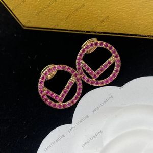 Pink Diamond Stud Womens Premium Gold Pearl Earring Diseñador Stud Pendiente Marca de lujo Diseño de letras F Pendientes Joyería de moda Boda Fiesta de cumpleaños Regalos