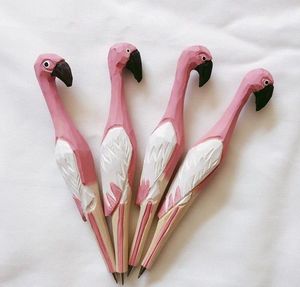 Pink Flamingo Bolígrafo Biro Pen Hecho a mano Tallado Madera Animal Papelería Tropical Bird Craft Pen Party Favor Estudiantes Premio regalo oficina