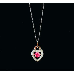 Colgante de corazón de zafiro rosa Collar de cadena de oro blanco de 14 quilates Accesorios de joyería para mujer Santa Bárbara California Estados Unidos EE. UU.