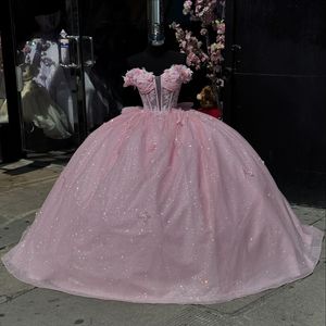 Pink Shiny chérie quinceanera habille de l'épaule à paillettes Applique Bow Chapel Train Corset Prom Vestido de Debutante 15 Anos