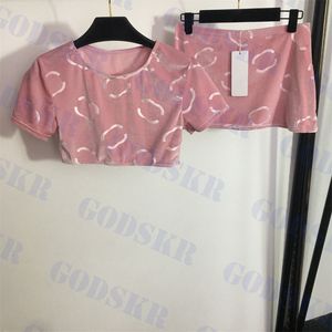 Ensemble de robe en velours rose Designer Womens T-shirt Cropped Tops Jupe courte Lettre Jacquard Robes Deux pièces
