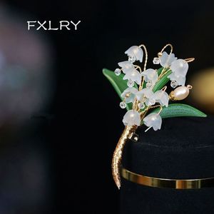 Broches broches FXLRY Design Original fait à la main perle naturelle muguet broche pour femmes manteau pull Corsage 230908