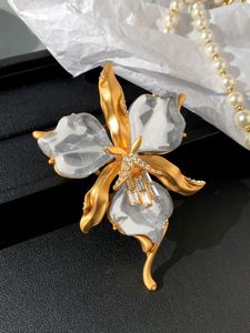 Broches de alfileres, broche de ramillete de flor de orquídea de cristal de latón Vintage para mujer, joyería femenina 2023, accesorios de Corea francesa, venta al por mayor 230809