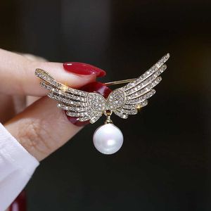 Broches Broches Mode féminine cristal blanc perle mignon aile d'ange femmes luxe or zircon alliage broche goupille de sécurité G230529