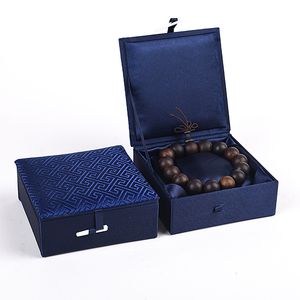 Cajas de regalo rellenas de algodón brocado de seda lisa para pulsera, vitrina, embalaje decorativo, caja de almacenamiento de joyería de cartón artesanal chino