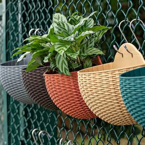 Planters Pots Flower Pot Exquisite Wall-mounted Plastic Wall Hanging Basket Flowerpot for Outdoor Garden Balcony Planter Bucket Home Decor 230606