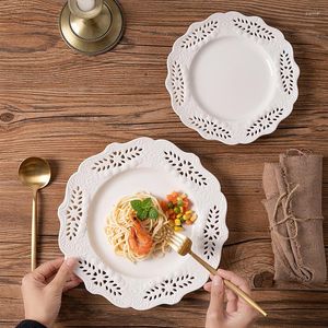 Platos creativos de cerámica para el hogar, mesa de ajuste de pastel blanco, plato occidental de postre, vajilla de porcelana, hueco de cocina europeo