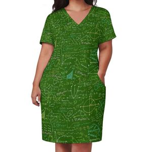 Robes grande taille leçons de mathématiques robe imprimée col en V géométrie Kawaii femme Street Wear décontracté avec poches SizePlus
