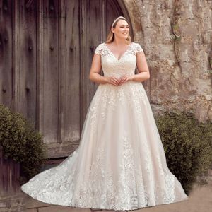 Plus la taille dentelle une ligne robes de mariée col en V manches courtes robes de mariée élégantes corset balayage train appliques crème robe de mariée 2024