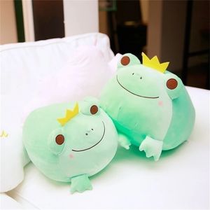 Poupées en peluche 3542 cm Mignon Couronne Grenouille En Peluche Oreiller En Peluche Doux En Coton Jouets Kawaii Sourire Grenouille Poupées pour Enfants Garçons Anniversaire Cadeau De Noël 220913