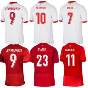 Les maillots de football en Pologne 2024 25 Szymanski Lewandowski Home Away Polska Team Football Shirt Trikot Milik Piszczek Piatek Grosicki Zielinski Kids Kit Kit Top