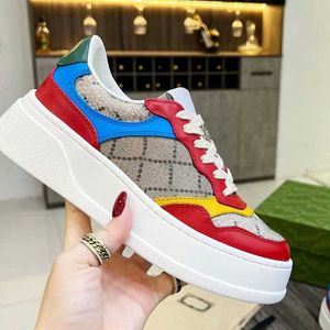 Colores pop en relieve Zapatos de diseñador casual Stripe ACE Bordado Hombres Mujeres Detalles de cuero rojo y azul Plataforma Screener beige y azul Topi Quality Casual Sneaker