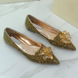 Baotou populaire chaussures de mariage de navettage chaussures habillées diamants colorés embelli vamp pour mettre en valeur la beauté exquise élégante chaussure plate de designer noble