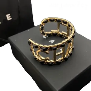 Popular pulsera de diseño doble letra chapada en oro brazalete nueva calidad superior joyería para hombre ahueca hacia fuera pulseras accesorios de moda zh210 E4