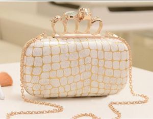 Popular Knuckle Womens Embstal Clutch Designer Claking Handsbags En cuir Gold Purse en ligne Skull Wild Wild Luxury Party Party Bag STON9171308