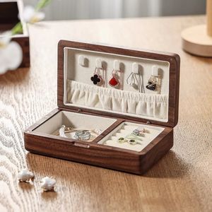 Boîte de rangement de bijoux en flanelle portable haut de gamme luxueux noyer noir Vintage collier boucles d'oreilles Portable voyage bois pur 231220