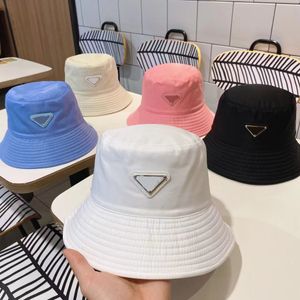 Pra Hats Bucket Hat Casquette Diseñador Estrellas con la misma salida informal Flat-top Sombreros de ala pequeña Triángulo moda hombres mujeres sombreros