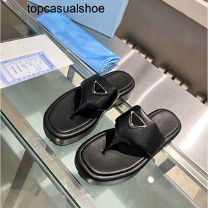 Pradoity Zapatillas Diseñadores Mulas Almohada Piscina Acolchada Triángulo Hebilla Tanga Sandalia Mujer Chanclas Plataforma Punta Cuadrada Mules P Estilo Diapositivas Fondo Grueso