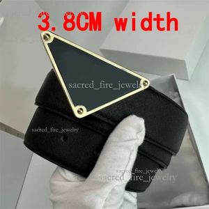 PRD Black Ceinture Triangle de luxe Belle pour femme Designer Triangle Metal Buckle Fashion Fashion Classic Lady Belt Street Street Decoration Praddas 341 849