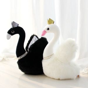 Princesa Corona Cisne Negro Peluche Recuerdos Juguete Peal Collar Cisnes Blancos Pareja Reina Peluche Decoración de Boda Muñecas 28 cm 1005 D3