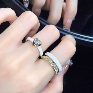 Anillos de promesa Sensación senior Gota de luz Esmalte Anillo doble Mujer Amor Lujo Nicho Diseño Sensación Doble Desgaste Luz Lujo Anillo de dedo índice Anillos antiguos Anillo de partido 02